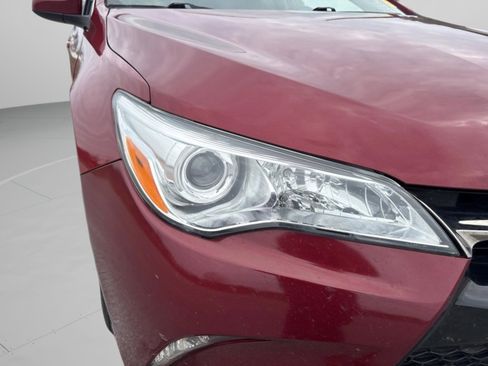 Used 2016 Toyota Camry SE w/ Moonroof Package image 36