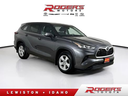 Used 2024 Toyota Highlander LE AWD/4WD image 1