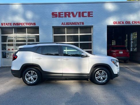 Used 2023 GMC Terrain SLE w/ Driver Convenience Package image 1