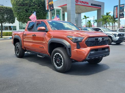 Used 2025 Toyota Tacoma TRD Off-Road AWD/4WD image 2