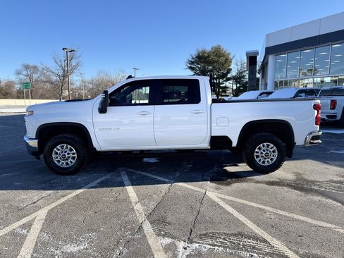 Used 2022 Chevrolet Silverado 2500 LT w/ Convenience Package image 2