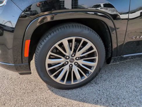 Certified 2023 Jeep Grand Wagoneer Series III AWD/4WD image 16