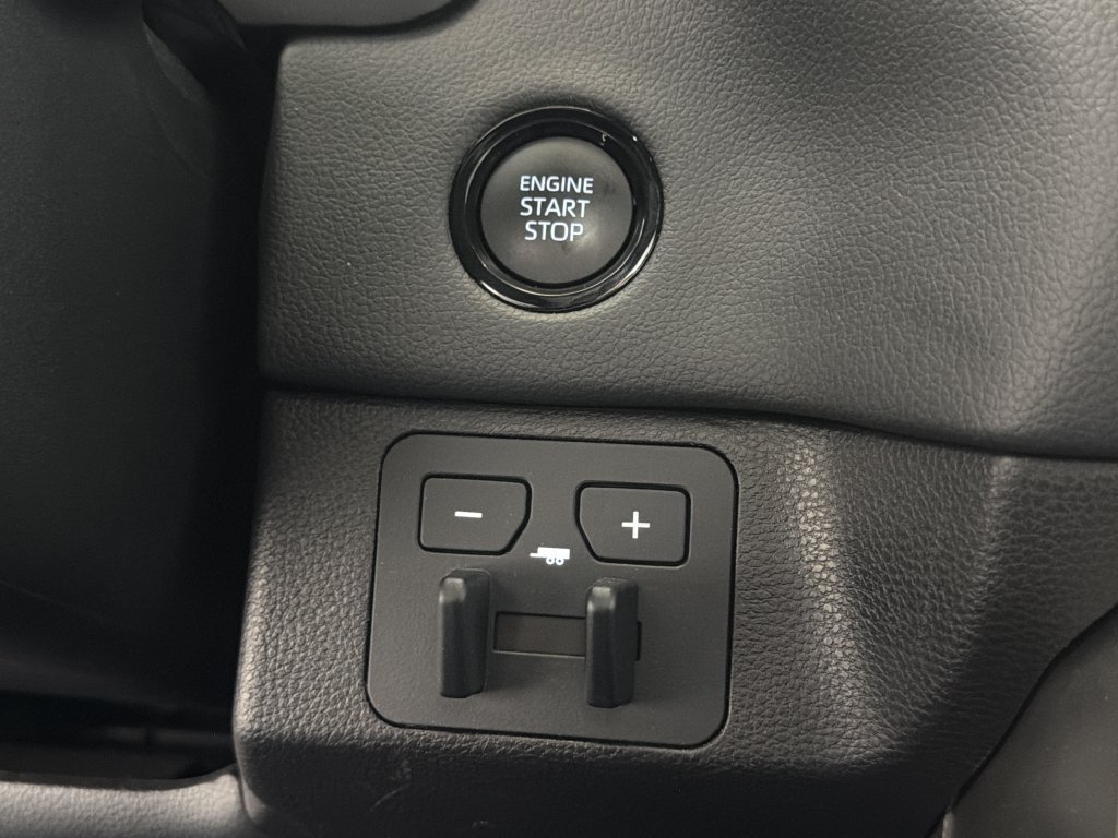 Used 2026 Toyota Tundra Limited AWD/4WD image 24