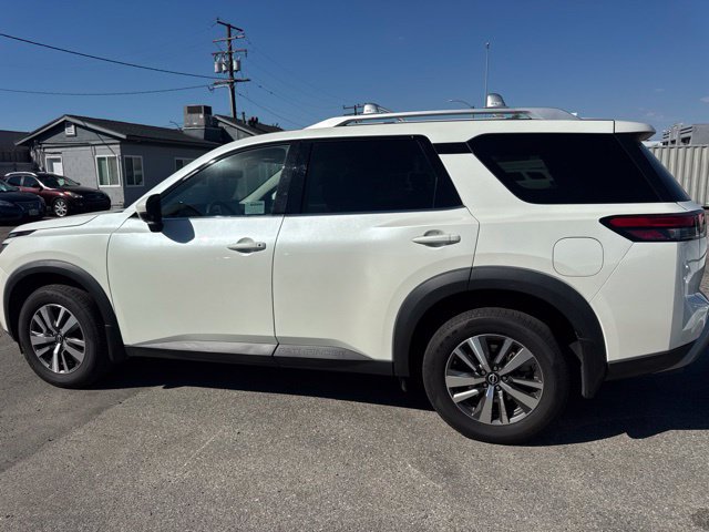 Used 2024 Nissan Pathfinder SL FWD image 8