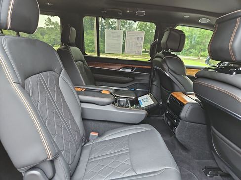 Used 2022 Jeep Grand Wagoneer Series III AWD/4WD image 17