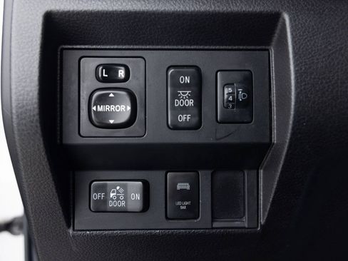 Used 2015 Toyota Tundra SR5 w/ SR5 Upgrade Package RWD image 40