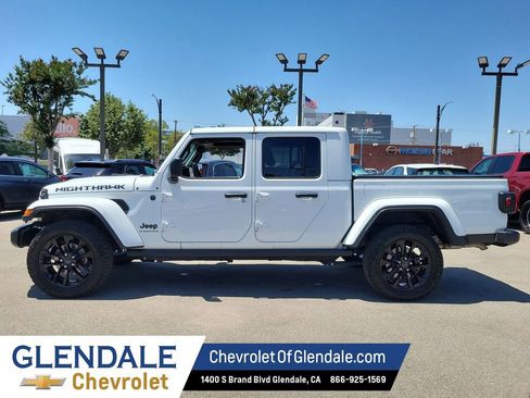 Used 2025 Jeep Gladiator Sport AWD/4WD image 15
