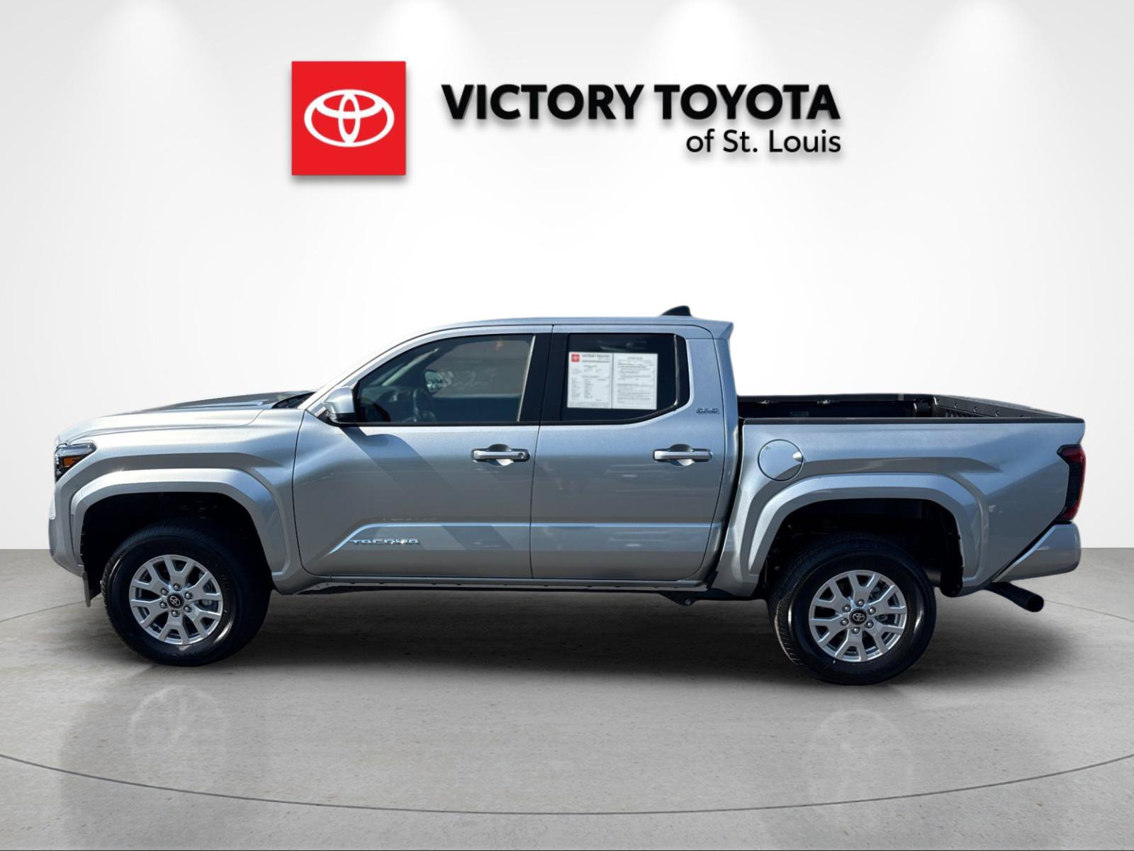 Used 2026 Toyota Tacoma SR5 AWD/4WD image 6