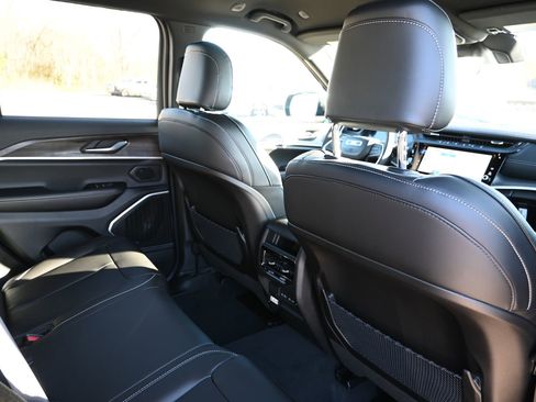 New 2026 Jeep Grand Cherokee Limited image 22