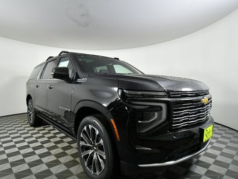New 2025 Chevrolet Suburban High Country image 8