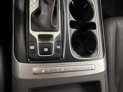 Used 2024 Kia Carnival LX FWD image 23