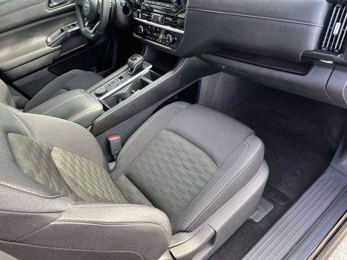 Used 2024 Nissan Pathfinder SV AWD/4WD image 12