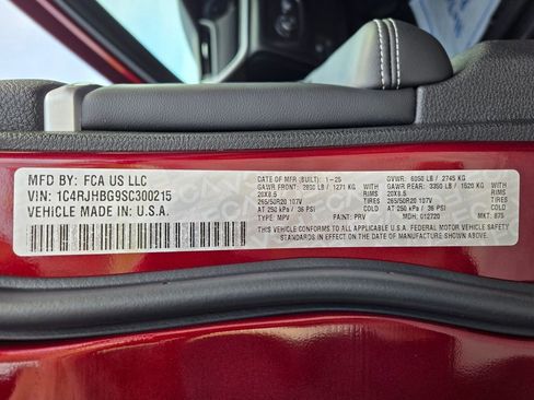 Used 2025 Jeep Grand Cherokee Limited w/ Black Appearance Package image 35