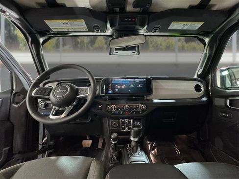 Used 2025 Jeep Wrangler Unlimited Sahara image 20