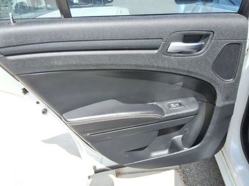 Used 2014 Chrysler 300 S AWD/4WD image 23