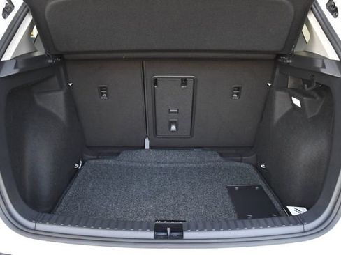 Used 2025 Volkswagen Taos SE image 32