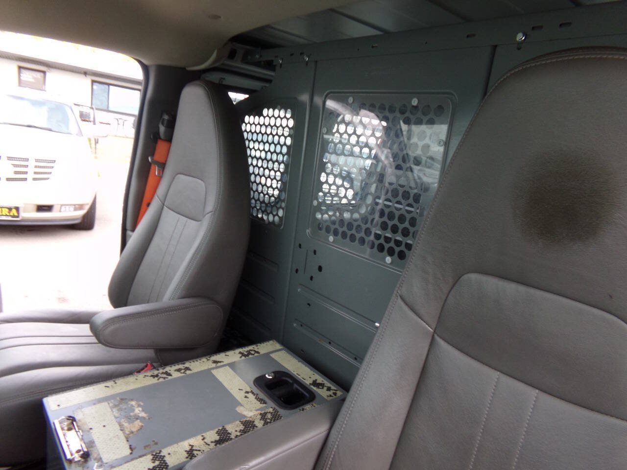 Used 2015 Chevrolet Express 2500 RWD image 38
