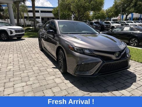 Used 2021 Toyota Camry SE FWD image 17