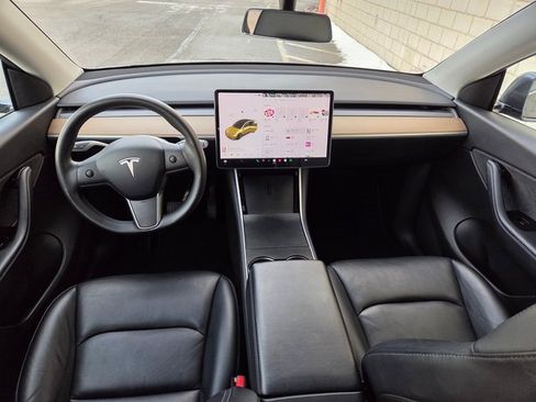 Used 2020 Tesla Model Y Long Range image 2
