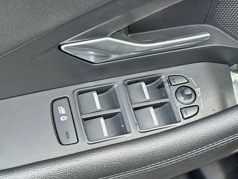 Used 2020 Jaguar E-PACE SE image 15