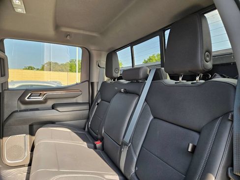 Used 2023 Chevrolet Silverado 1500 LT Trail Boss w/ LT Trail Boss Premium Package AWD/4WD image 12