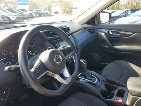 Used 2018 Nissan Rogue SV image 18
