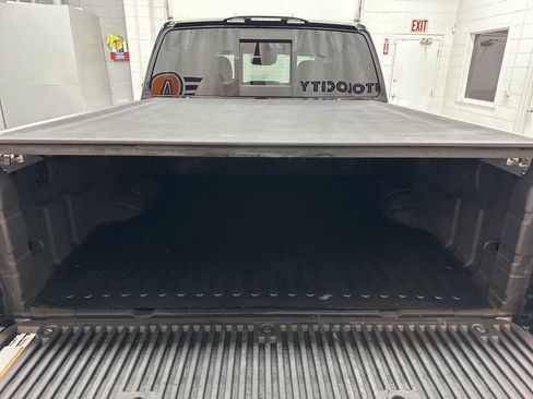 Used 2020 Nissan Titan PRO-4X w/ Pro-4x Convenience Package AWD/4WD image 12