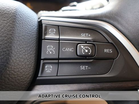Used 2022 Jeep Grand Cherokee L Limited AWD/4WD image 6