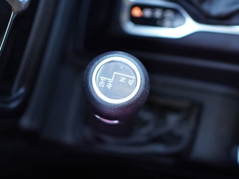 Used 2022 Jeep Gladiator Willys image 39