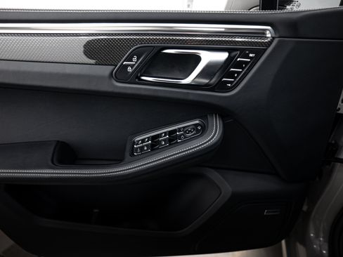 Certified 2025 Porsche Macan GTS AWD/4WD image 19