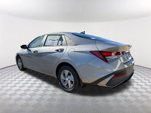 New 2026 Hyundai Elantra SE image 7