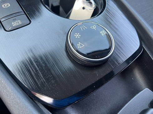 Used 2023 Nissan Rogue SV image 13