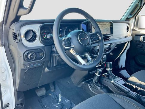 Used 2025 Jeep Wrangler Unlimited Sahara w/ Safety Group image 9