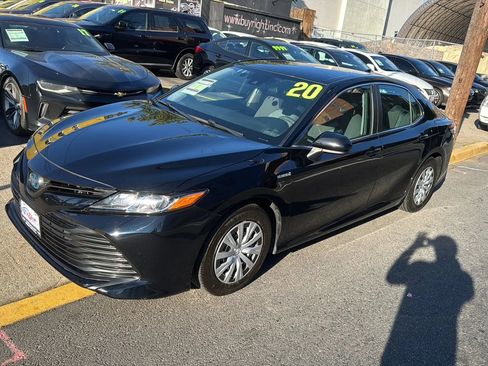 Used 2020 Toyota Camry LE image 7