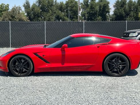 Used 2019 Chevrolet Corvette Stingray Coupe RWD image 4