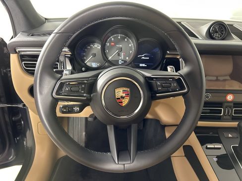Certified 2025 Porsche Macan image 21
