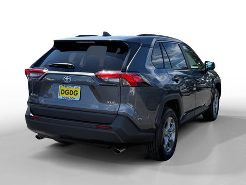 Used 2025 Toyota RAV4 XLE AWD/4WD image 5
