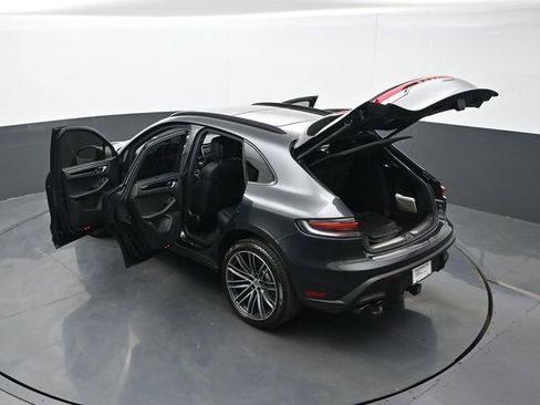 Certified 2025 Porsche Macan Turbo image 29