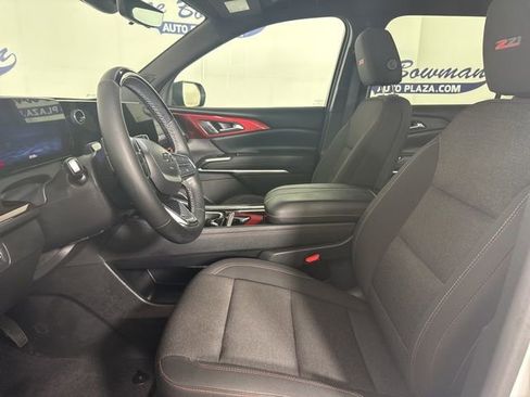 Used 2024 Chevrolet Traverse Z71 w/ Enhanced Driving Package image 2