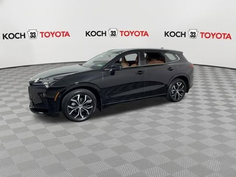 New 2025 Toyota Crown Signia image 4