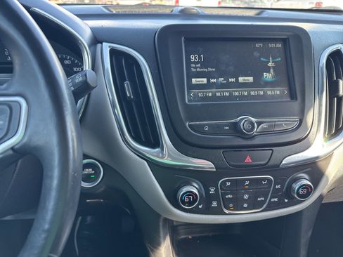 Used 2018 Chevrolet Equinox LT image 10