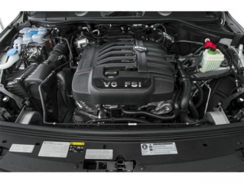 Used 2015 Volkswagen Touareg Lux image 14