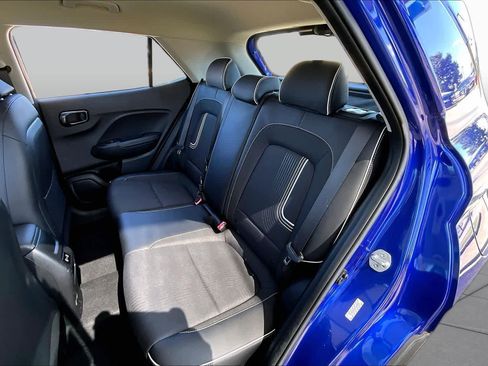 Used 2024 Hyundai Venue Limited FWD image 19
