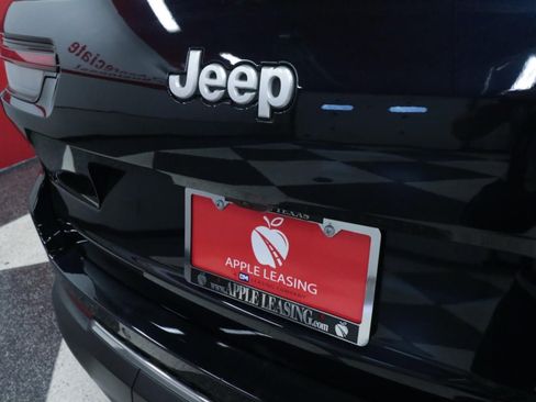 Used 2024 Jeep Grand Cherokee L Limited RWD image 33