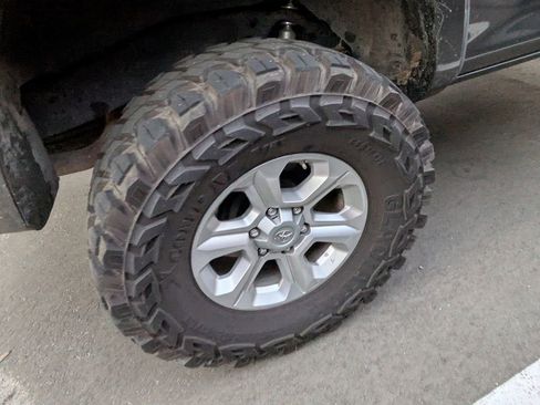 Used 2015 Toyota 4Runner SR5 Premium image 8