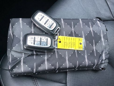 Used 2020 Chrysler Pacifica Touring-L w/ Advanced Safetytec Group image 24