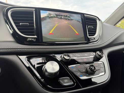 New 2027 Chrysler Pacifica Select FWD image 26