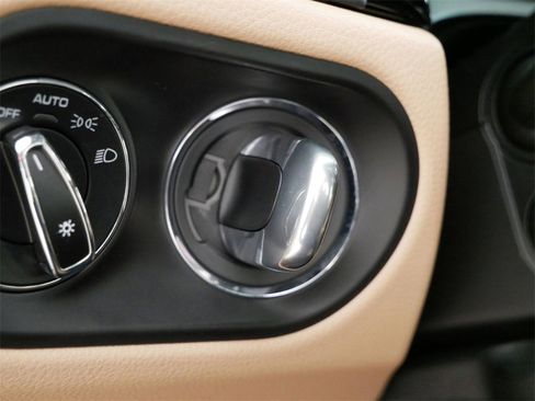 Used 2022 Porsche Macan image 26