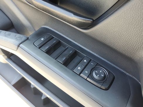 Used 2025 Toyota Tacoma SR w/ SR Upgrade Package AWD/4WD image 30
