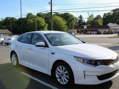 Used 2017 Kia Optima EX FWD image 3